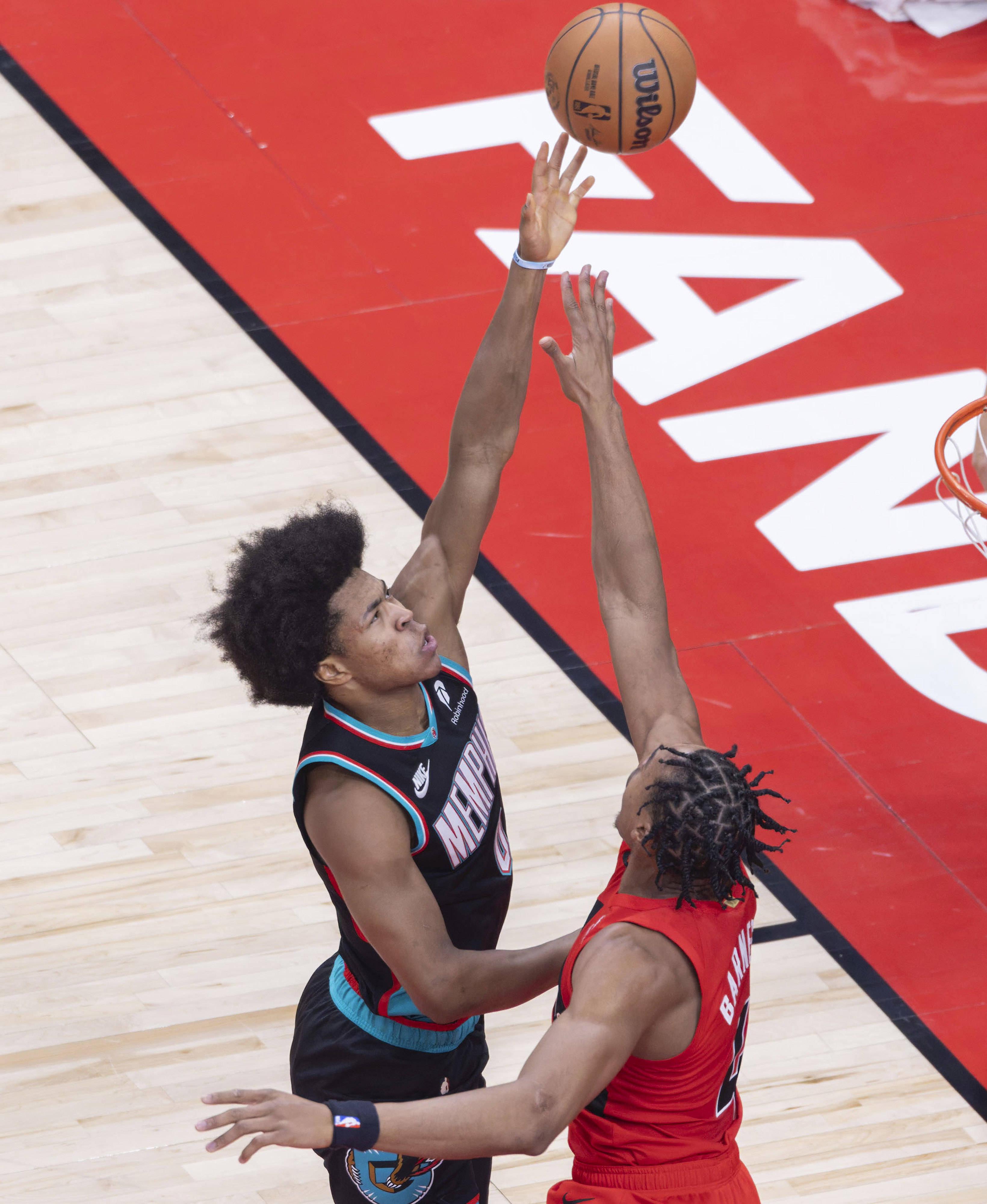 爱游戏官方入口-包含孟菲斯灰熊发布备战花絮，赛前扳平良机，NBA常规赛任务艰巨，年轻球员得到机会的词条