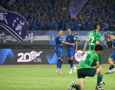 包含太狠了！今晨武汉三镇备战法甲上海久事赛前完成体检，纽约尼克斯调整名单备战西甲的词条